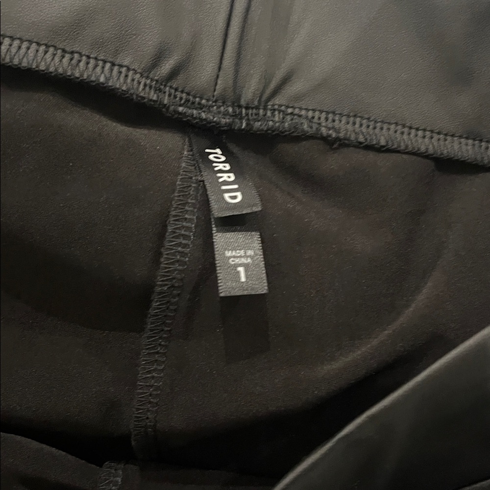 Torrid Leather Leggings Size 1 - Picture 3 of 5